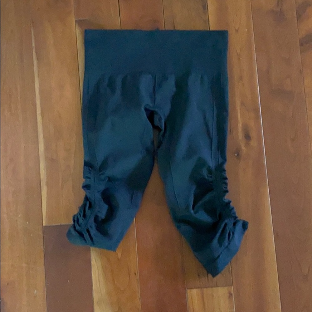 Lululemon ruched bike shorts / capris